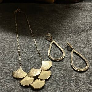 Elegant Gold Necklace and Earring Set